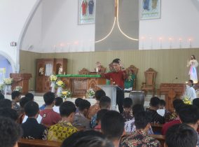 Seminari Menengah Mario John Boen Persembahkan Lagu Pujian dalam Peringatan Minggu Misi Sedunia Seminari Menengah Mario John Boen Persembahkan Lagu Pujian dalam Peringatan Minggu Misi Sedunia