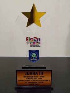 Juara 3 Instrumen Solo Gitar - Rado